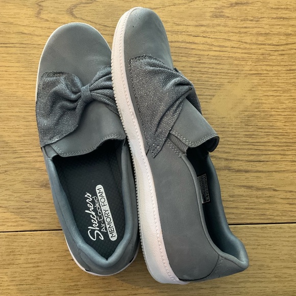 Skechers Madison Avenue Slip-ons - Picture 2 of 9